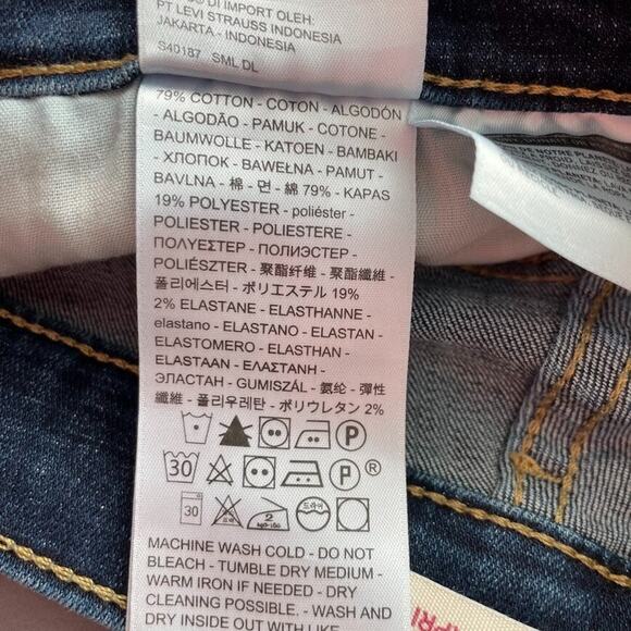 Levis Classic Capris Womens Size 8 W29 Blue Denim Cropped Pants Jeans - Picture 12 of 13